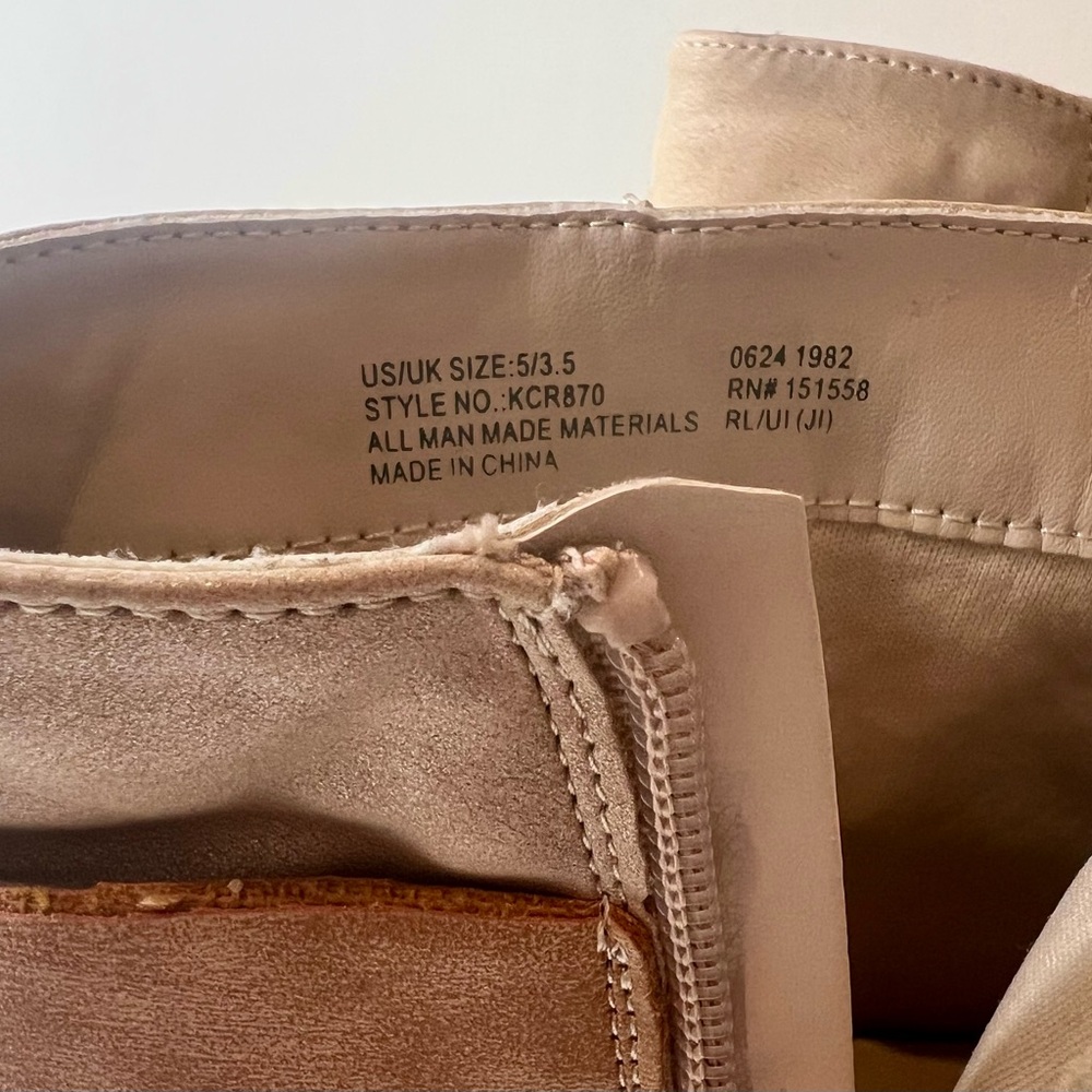 Kenneth Cole Gold Logo Women’s Size 5 Ankle Boot Two Tone Low Heel - Picture 8 of 9